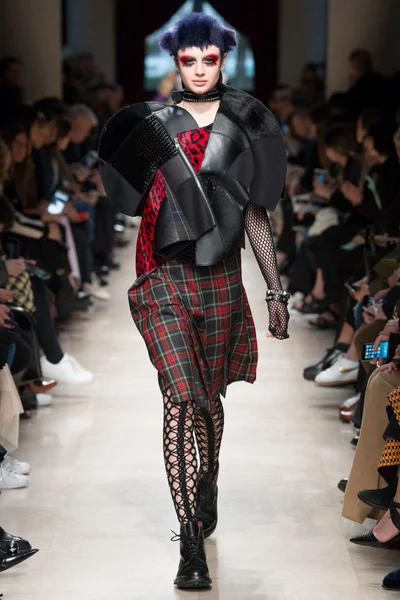 Look 19